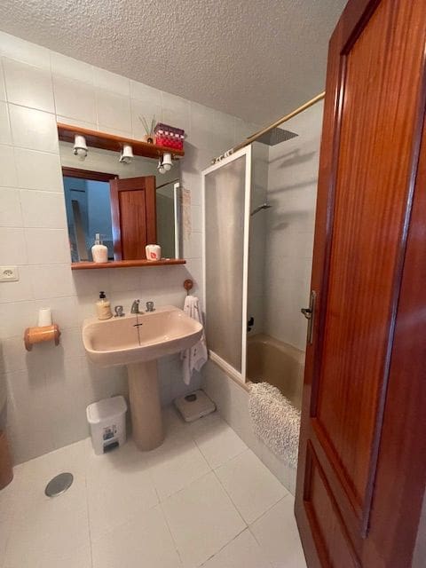 6 soveværelse Semi-Rækkehus til leje i Alicante by med swimmingpool garage - € 2.000 (Ref: 9163337)