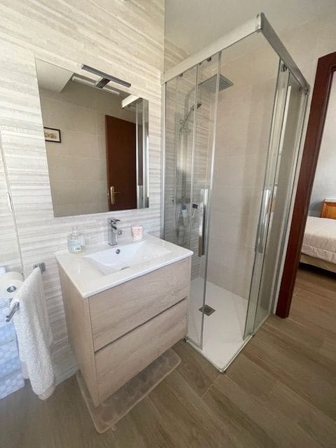 6 soveværelse Semi-Rækkehus til leje i Alicante by med swimmingpool garage - € 2.000 (Ref: 9163337)