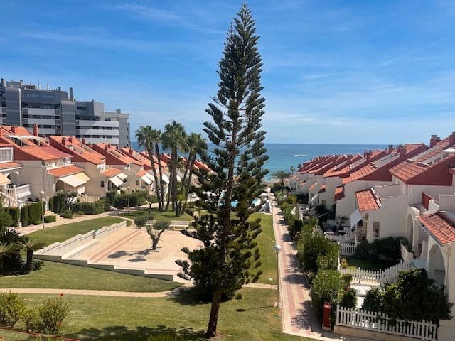 6 soveværelse Semi-Rækkehus til leje i Alicante by med swimmingpool garage - € 2.000 (Ref: 9163337)