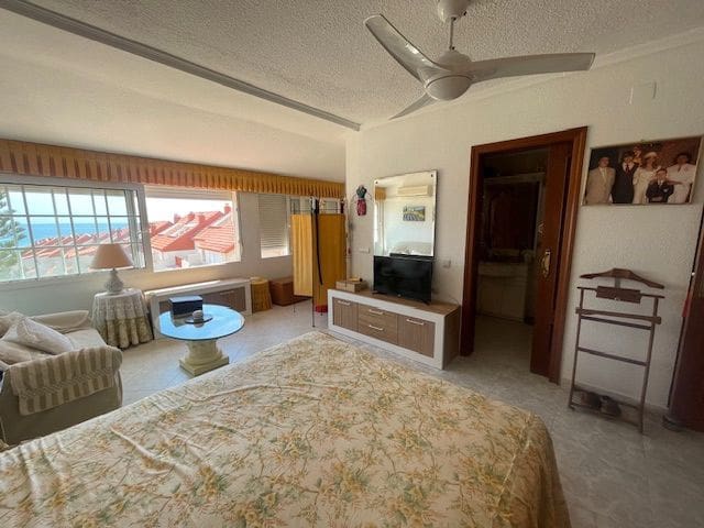 6 soveværelse Semi-Rækkehus til leje i Alicante by med swimmingpool garage - € 2.000 (Ref: 9163337)