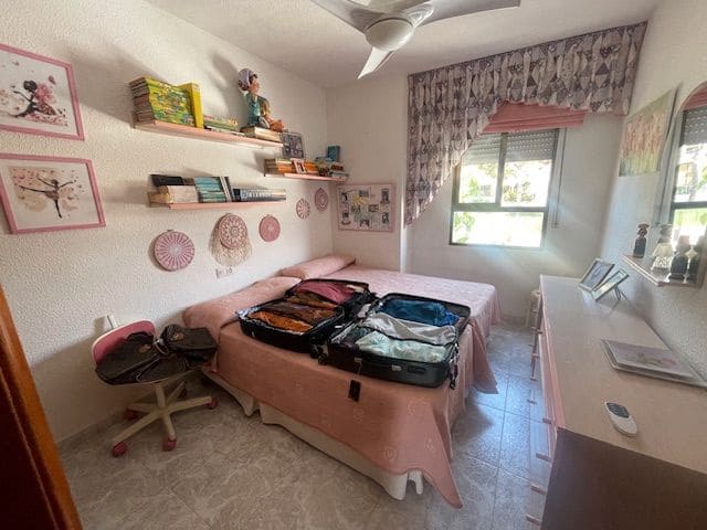 6 soveværelse Semi-Rækkehus til leje i Alicante by med swimmingpool garage - € 2.000 (Ref: 9163337)