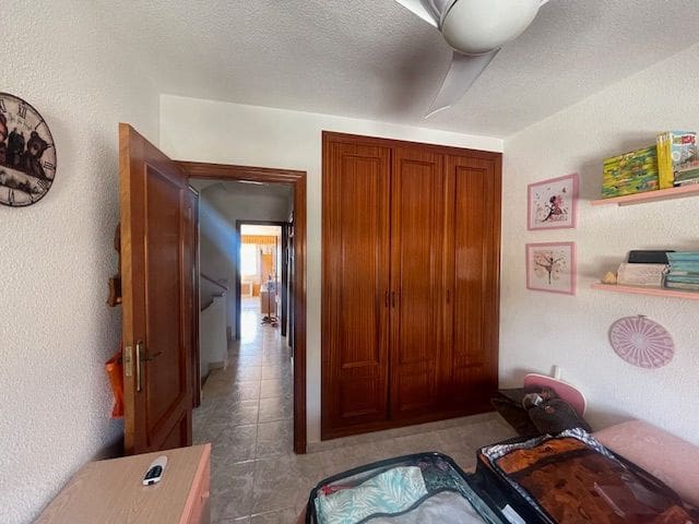 6 soveværelse Semi-Rækkehus til leje i Alicante by med swimmingpool garage - € 2.000 (Ref: 9163337)