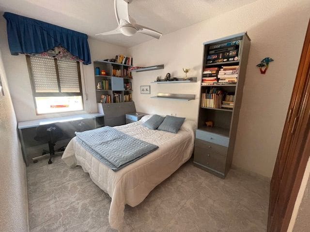 6 soveværelse Semi-Rækkehus til leje i Alicante by med swimmingpool garage - € 2.000 (Ref: 9163337)