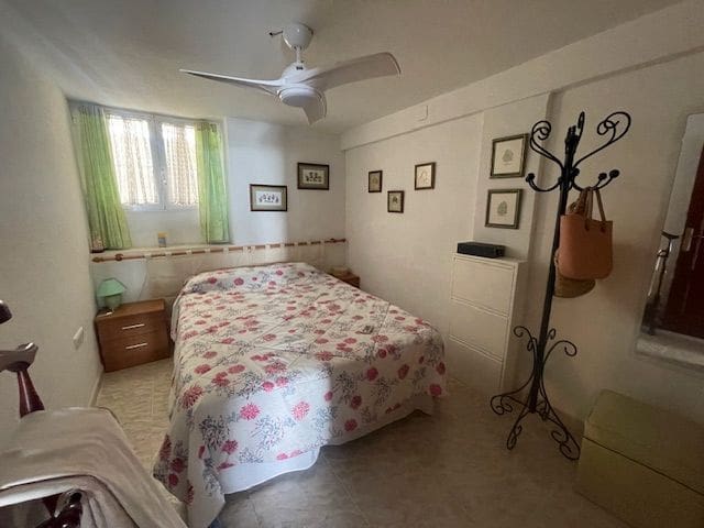 6 soveværelse Semi-Rækkehus til leje i Alicante by med swimmingpool garage - € 2.000 (Ref: 9163337)