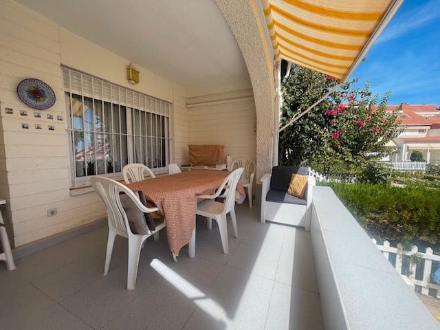 6 makuuhuone Paritalo vuokrattavana paikassa Cabo de las Huertas, Alicante kaupunki mukana uima-altaan 
autotalli - 2 000 € (Ref: 9163337)