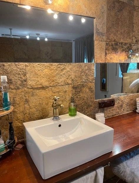 3 soverom Leilighet til leie i Alicante by med svømmebasseng garasje - € 1 900 (Ref: 9170981)