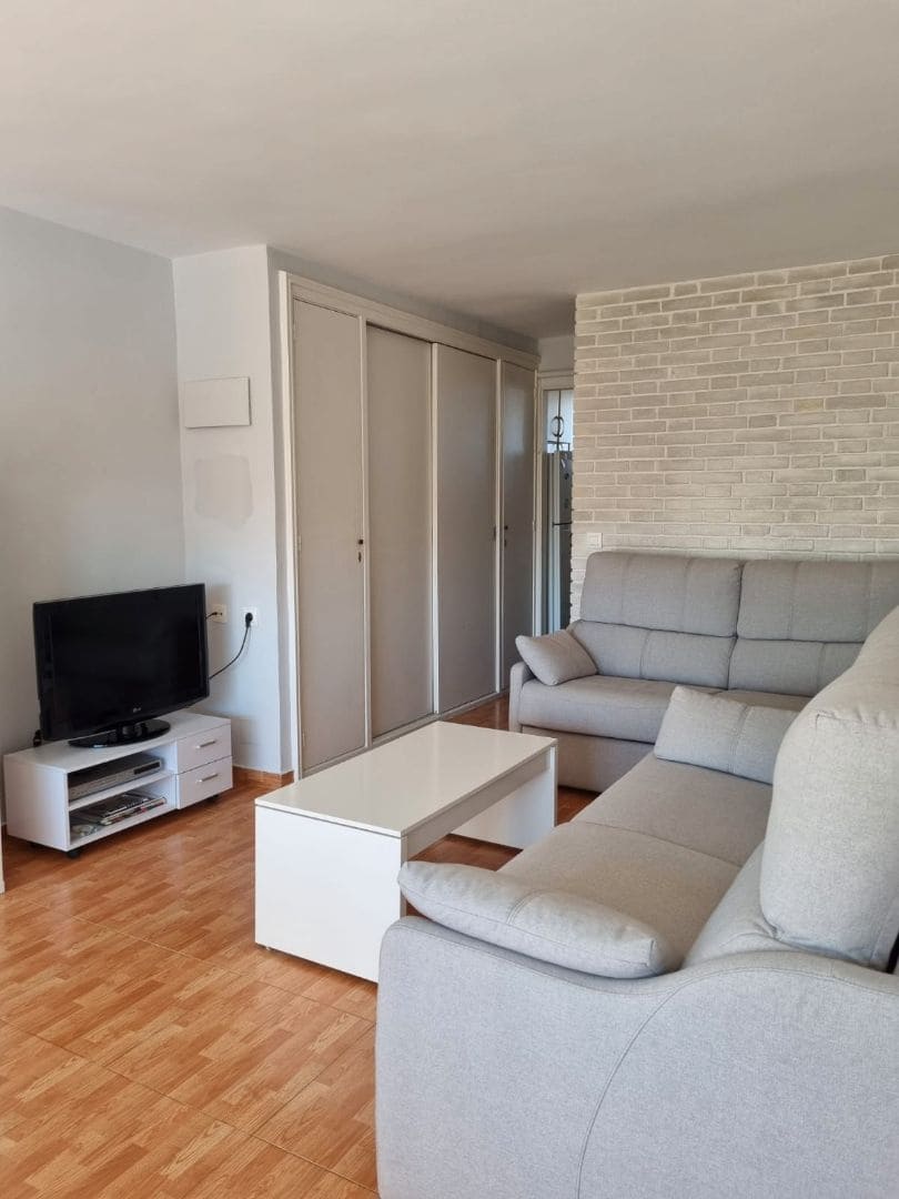 1 bedroom Flat for rent in Alicante / Alacant city with pool garage - € 825 (Ref: 9186499)