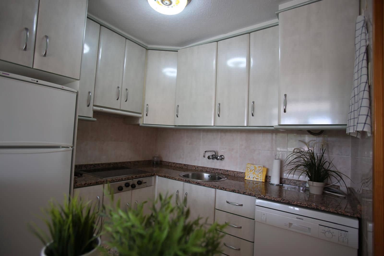 1 soveværelse Lejlighed til leje i Alicante by med swimmingpool garage - € 900 (Ref: 9202086)