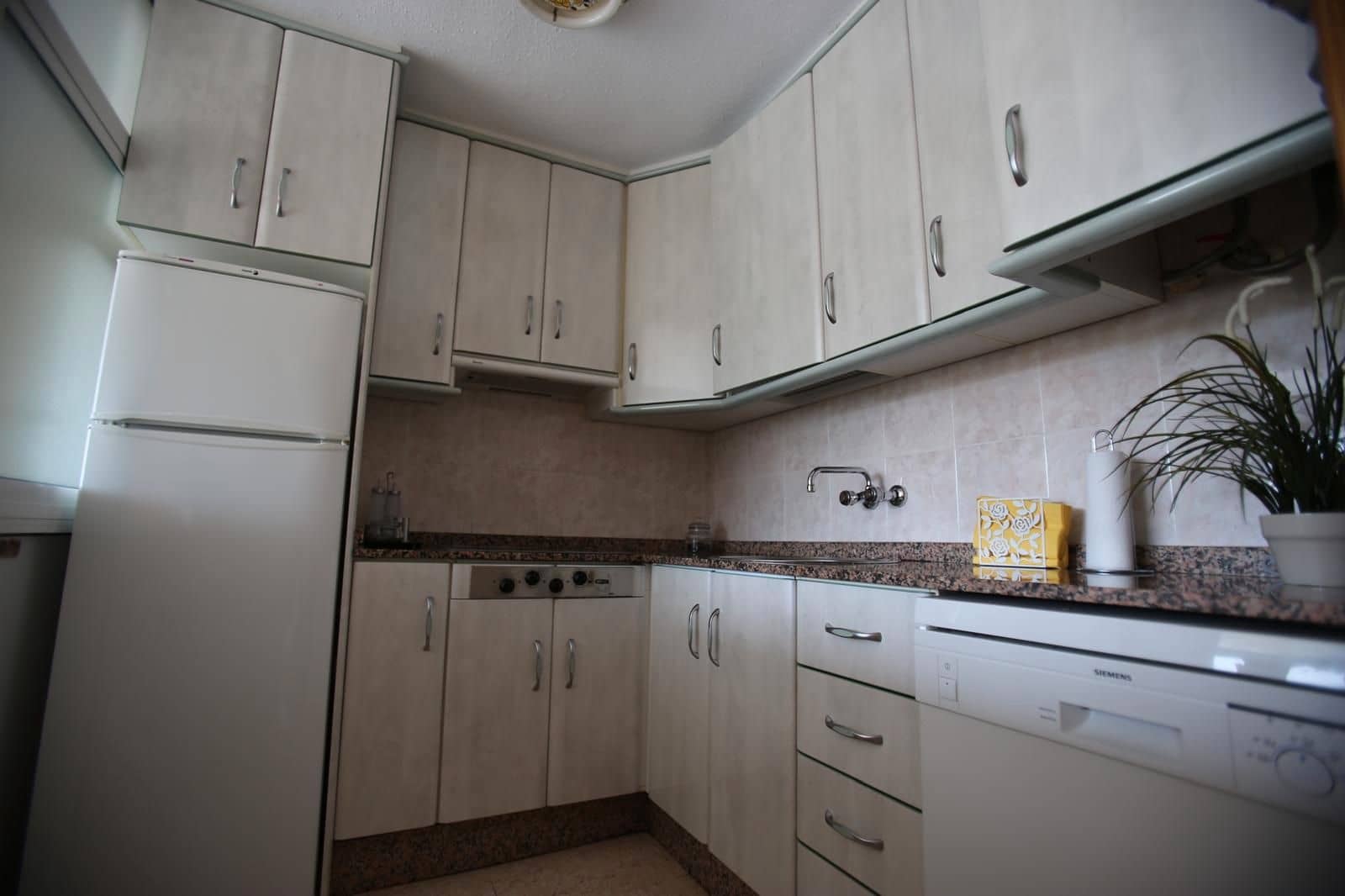 1 soveværelse Lejlighed til leje i Alicante by med swimmingpool garage - € 900 (Ref: 9202086)