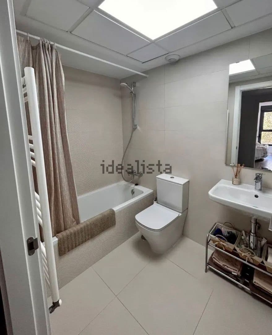 3 soverom Leilighet til leie i Alicante by med svømmebasseng garasje - € 1 600 (Ref: 9208002)