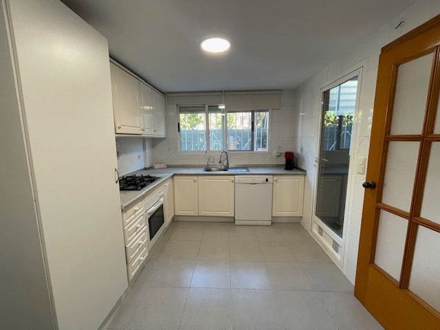 Casa de 3 habitaciones en Alicante / Alacant ciudad en alquiler con piscina garaje - 1.850 € (Ref: 9283572)