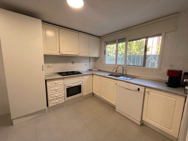 3 sypialnia Dom do wynajęcia w Cabo de las Huertas, Miasto Alicante / Alacant z basenem garażem - 1 850 € (Ref: 9283572)