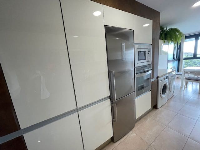 3 soverom Leilighet til leie i Alicante by med svømmebasseng garasje - € 2 100 (Ref: 9294090)