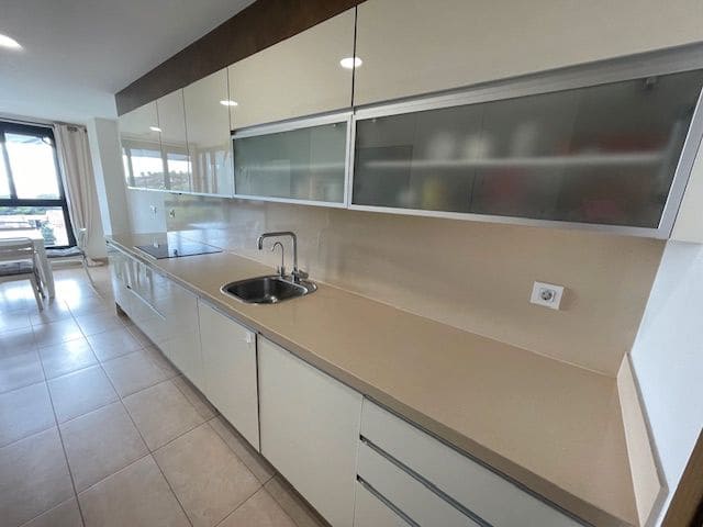 3 soverom Leilighet til leie i Alicante by med svømmebasseng garasje - € 2 100 (Ref: 9294090)