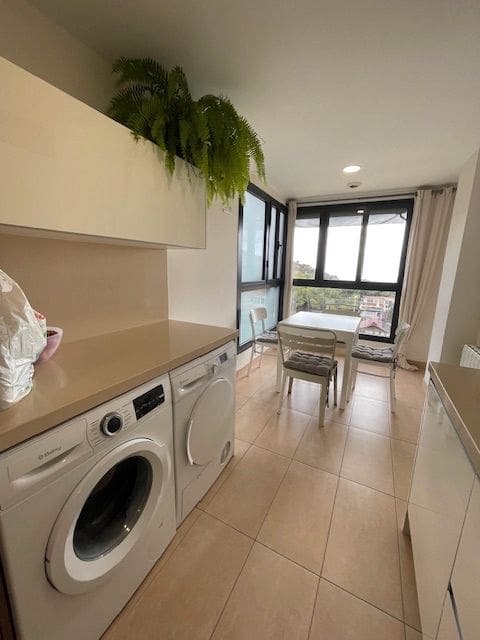 3 soverom Leilighet til leie i Alicante by med svømmebasseng garasje - € 2 100 (Ref: 9294090)