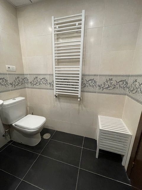 3 soverom Leilighet til leie i Alicante by med svømmebasseng garasje - € 2 100 (Ref: 9294090)