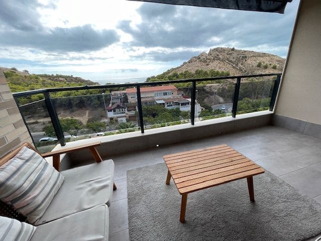 3 soverom Leilighet til leie i Alicante by med svømmebasseng garasje - € 2 100 (Ref: 9294090)