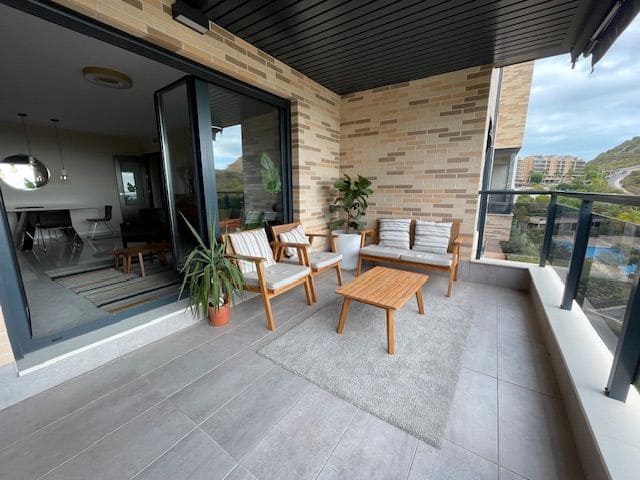 3 soverom Leilighet til leie i Alicante by med svømmebasseng garasje - € 2 100 (Ref: 9294090)