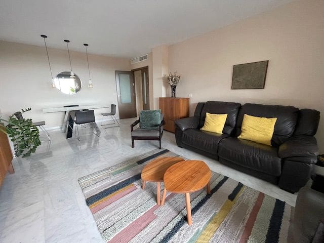 3 soverom Leilighet til leie i Alicante by med svømmebasseng garasje - € 2 100 (Ref: 9294090)