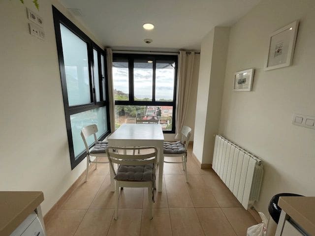 3 soverom Leilighet til leie i Alicante by med svømmebasseng garasje - € 2 100 (Ref: 9294090)