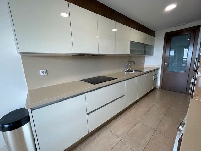 3 soverom Leilighet til leie i Alicante by med svømmebasseng garasje - € 2 100 (Ref: 9294090)