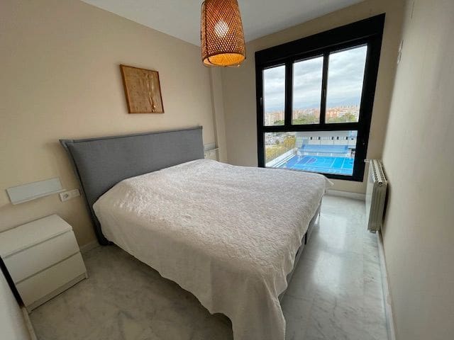 3 soverom Leilighet til leie i Alicante by med svømmebasseng garasje - € 2 100 (Ref: 9294090)