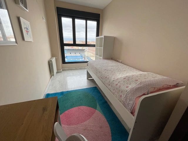 3 soverom Leilighet til leie i Alicante by med svømmebasseng garasje - € 2 100 (Ref: 9294090)