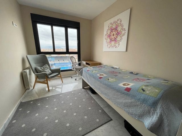 3 soverom Leilighet til leie i Alicante by med svømmebasseng garasje - € 2 100 (Ref: 9294090)