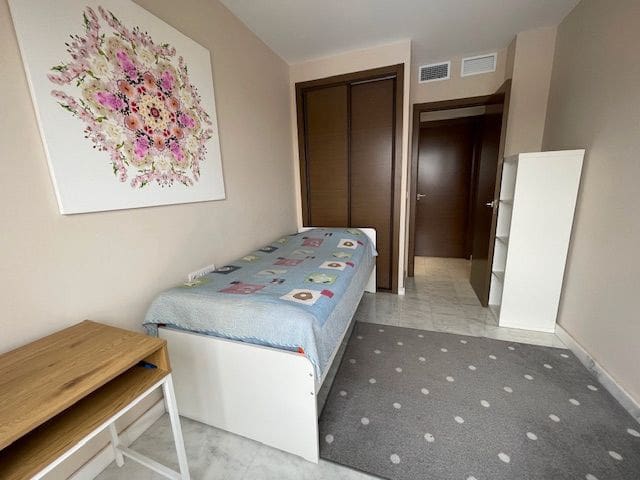 3 soverom Leilighet til leie i Alicante by med svømmebasseng garasje - € 2 100 (Ref: 9294090)