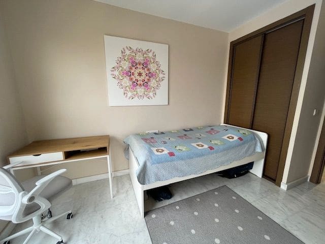 3 soverom Leilighet til leie i Alicante by med svømmebasseng garasje - € 2 100 (Ref: 9294090)