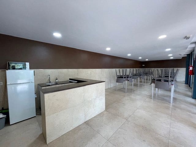 3 soverom Leilighet til leie i Alicante by med svømmebasseng garasje - € 2 100 (Ref: 9294090)