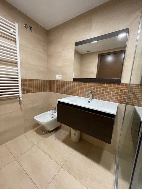 3 soverom Leilighet til leie i Alicante by med svømmebasseng garasje - € 2 100 (Ref: 9294090)