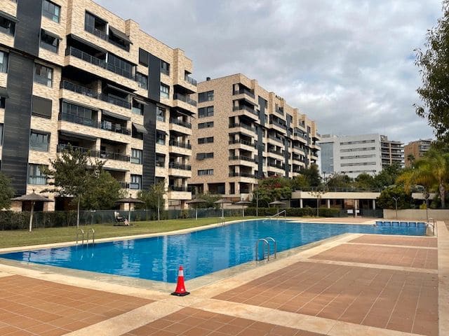 3 soverom Leilighet til leie i Alicante by med svømmebasseng garasje - € 2 100 (Ref: 9294090)