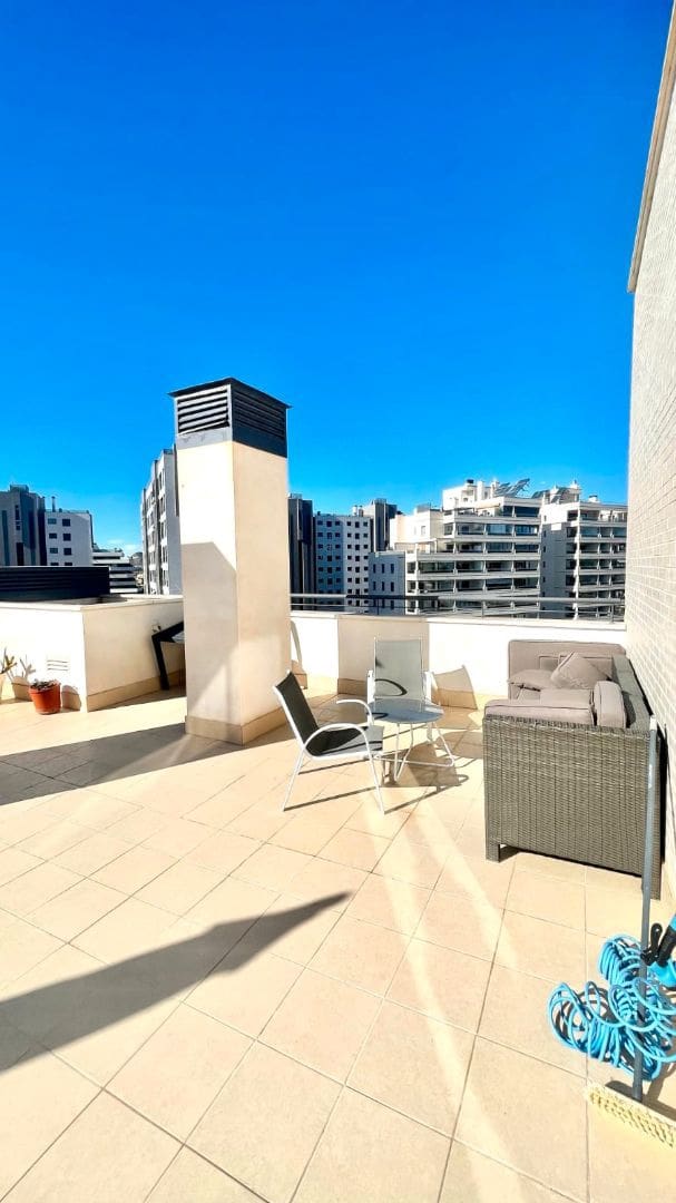 1 soveværelse Penthouse til leje i Alicante by med swimmingpool garage - € 1.400 (Ref: 9296527)