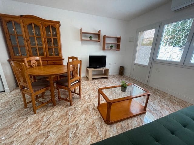 3 slaapkamer Huis te huur in El Campello met zwembad garage - € 1.250 (Ref: 9319980)