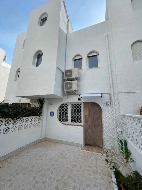 3 slaapkamer Huis te huur in El Campello met zwembad garage - € 1.250 (Ref: 9319980)
