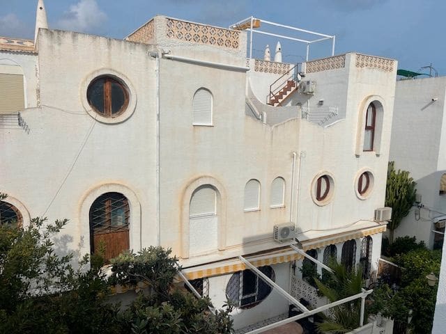 3 slaapkamer Huis te huur in El Campello met zwembad garage - € 1.250 (Ref: 9319980)