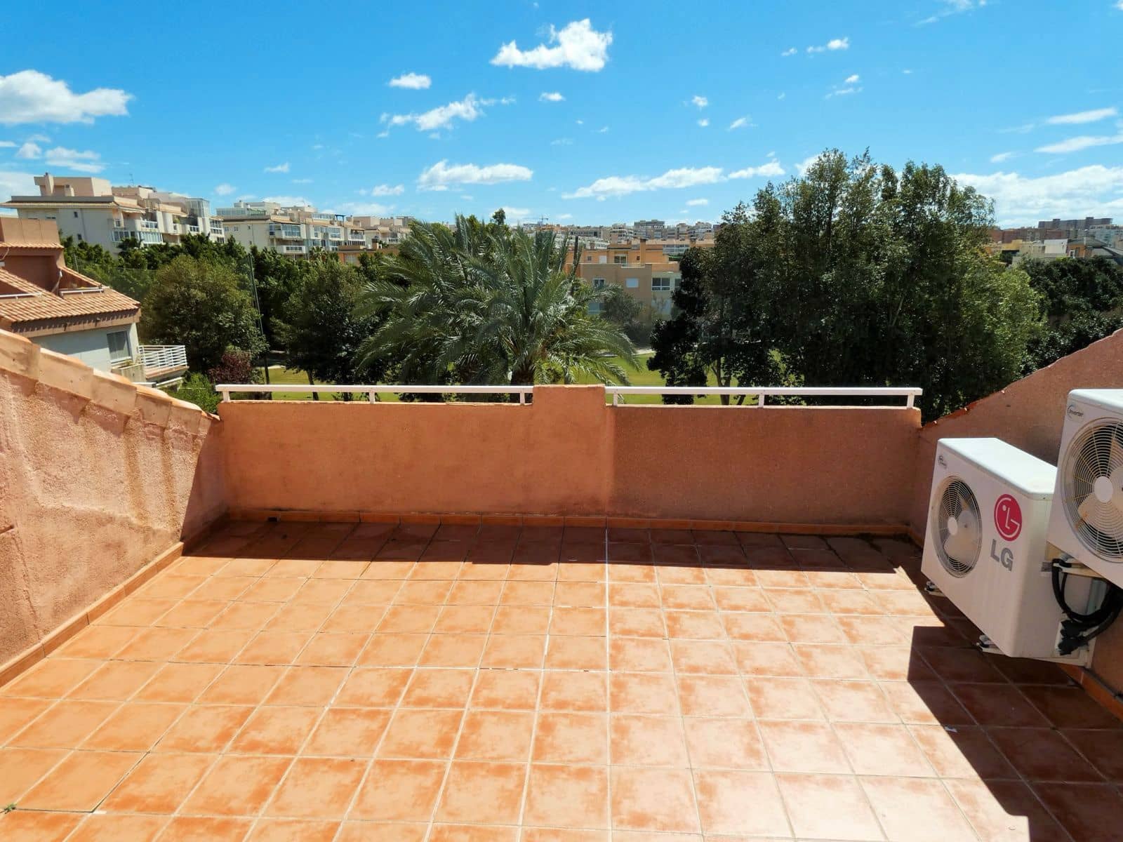 5 Zimmer Haus zu vermieten in Alicante / Alacant Stadt mit Pool Garage - 2.100 € (Ref: 9334232)