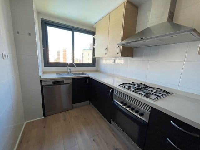 Appartement de 2 chambres à louer à Alicante ville avec piscine garage - 1 550 € (Ref: 9346541)