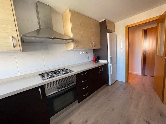 Appartement de 2 chambres à louer à Alicante ville avec piscine garage - 1 550 € (Ref: 9346541)