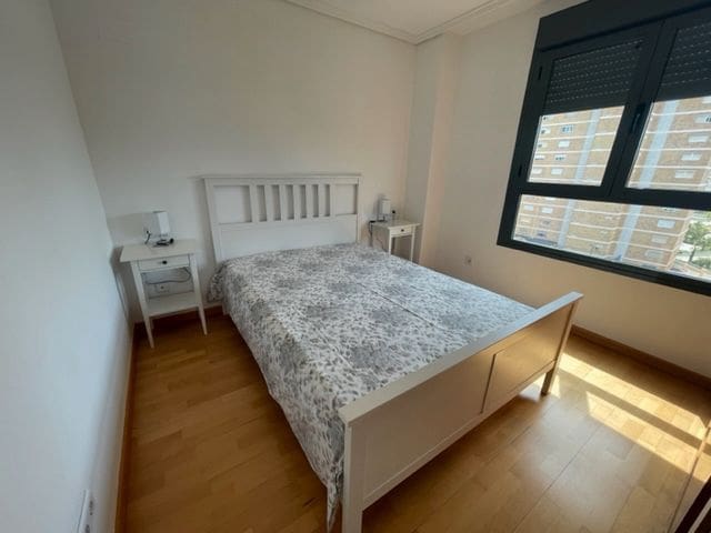 Appartement de 2 chambres à louer à Alicante ville avec piscine garage - 1 550 € (Ref: 9346541)