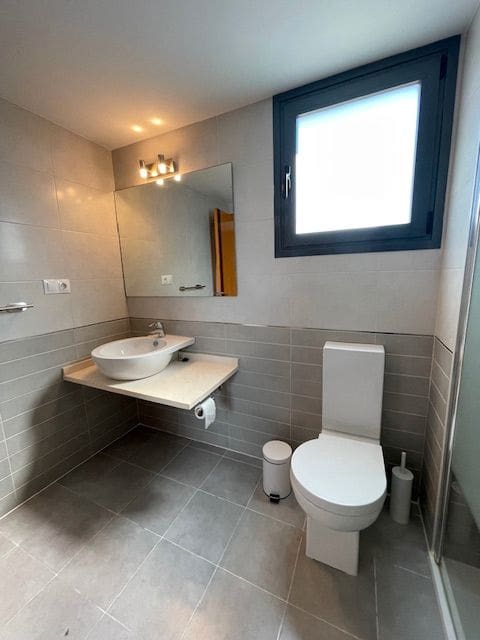 Appartement de 2 chambres à louer à Alicante ville avec piscine garage - 1 550 € (Ref: 9346541)