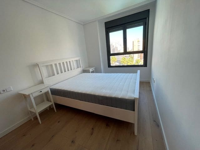 Appartement de 2 chambres à louer à Alicante ville avec piscine garage - 1 550 € (Ref: 9346541)