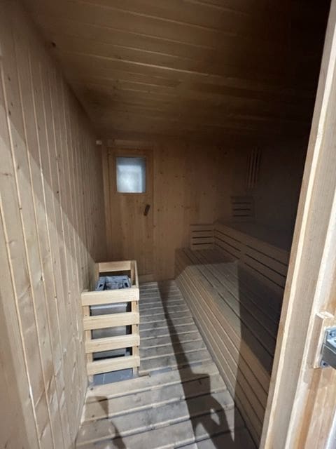 Appartement de 2 chambres à louer à Alicante ville avec piscine garage - 1 550 € (Ref: 9346541)