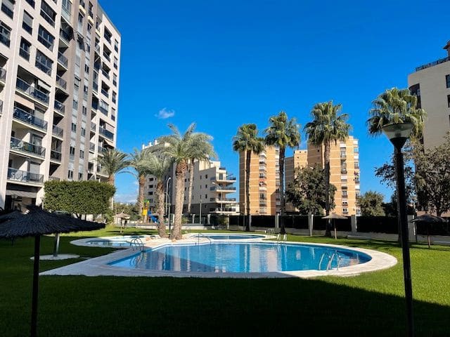 Appartement de 2 chambres à louer à Alicante ville avec piscine garage - 1 550 € (Ref: 9346541)