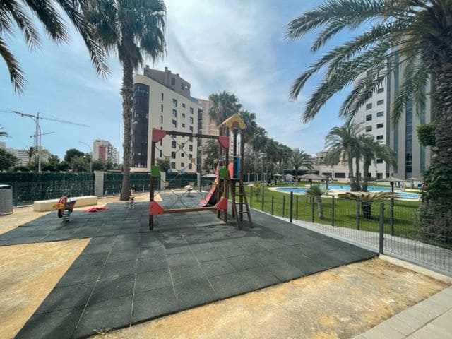 Appartement de 2 chambres à louer à Alicante ville avec piscine garage - 1 550 € (Ref: 9346541)