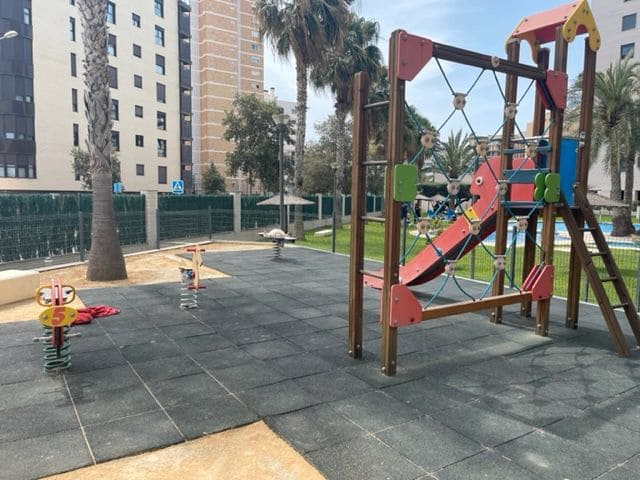 Appartement de 2 chambres à louer à Alicante ville avec piscine garage - 1 550 € (Ref: 9346541)