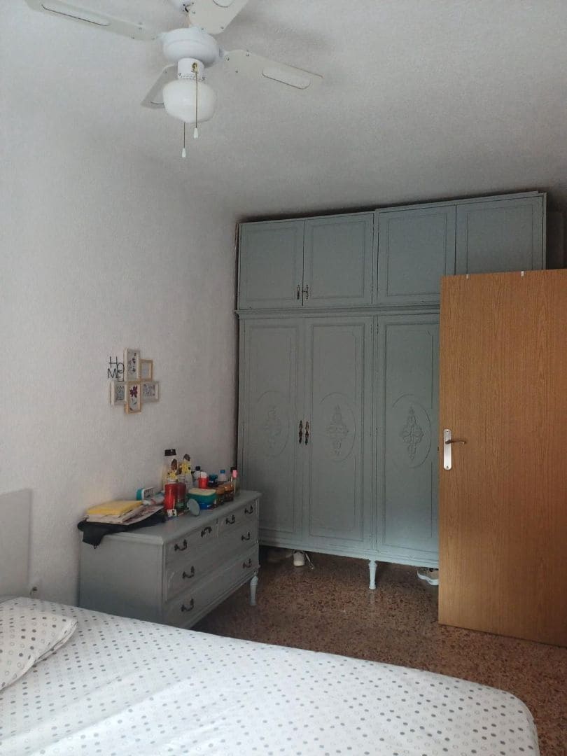 3 bedroom Flat for sale in Alicante / Alacant city - € 150,000 (Ref: 9503333)
