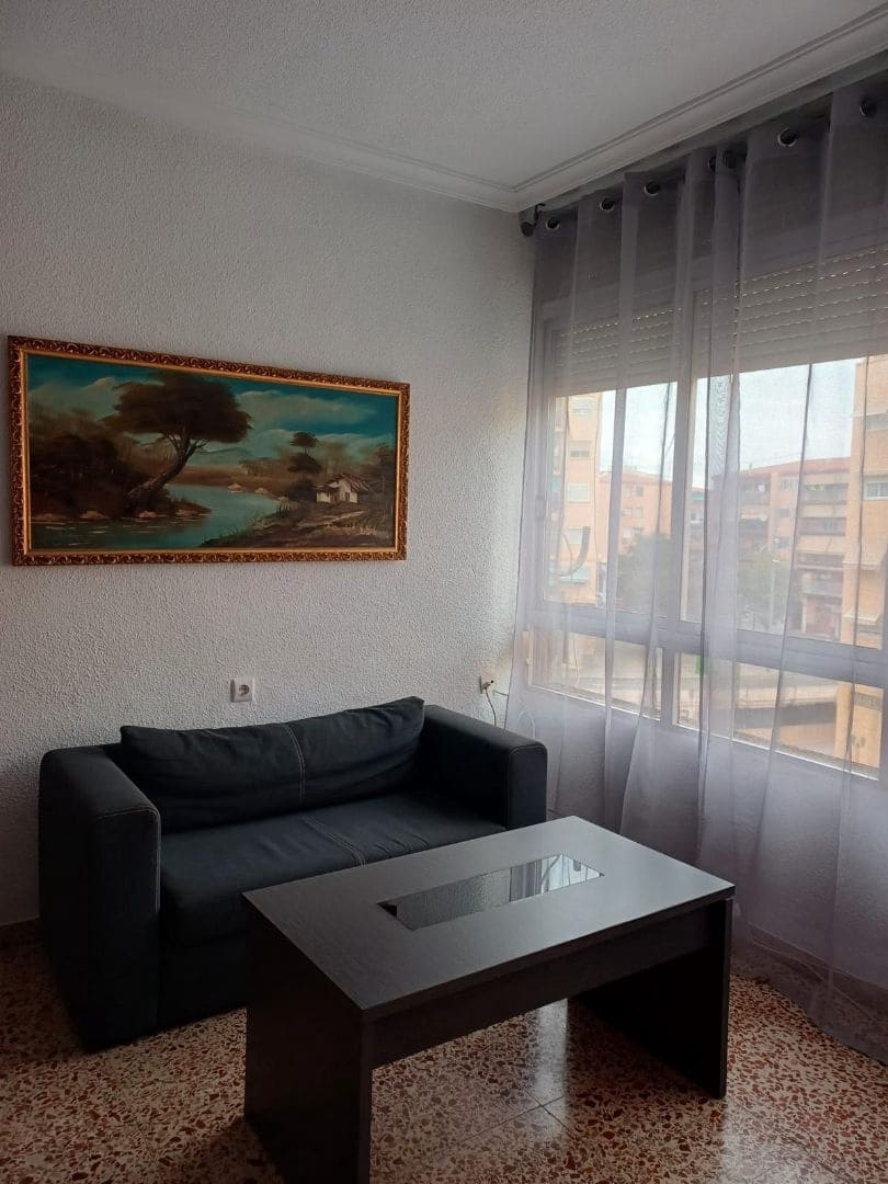 3 bedroom Flat for sale in Alicante / Alacant city - € 150,000 (Ref: 9503333)