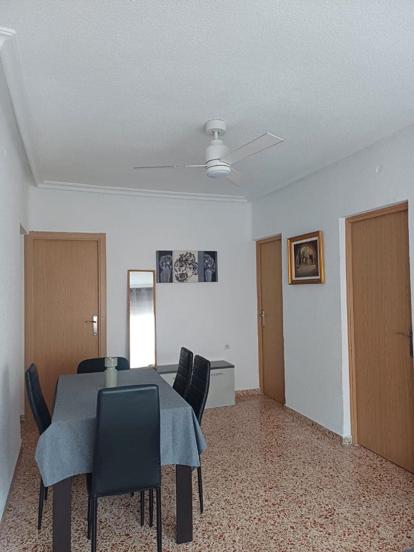 3 bedroom Flat for sale in Alicante / Alacant city - € 150,000 (Ref: 9503333)